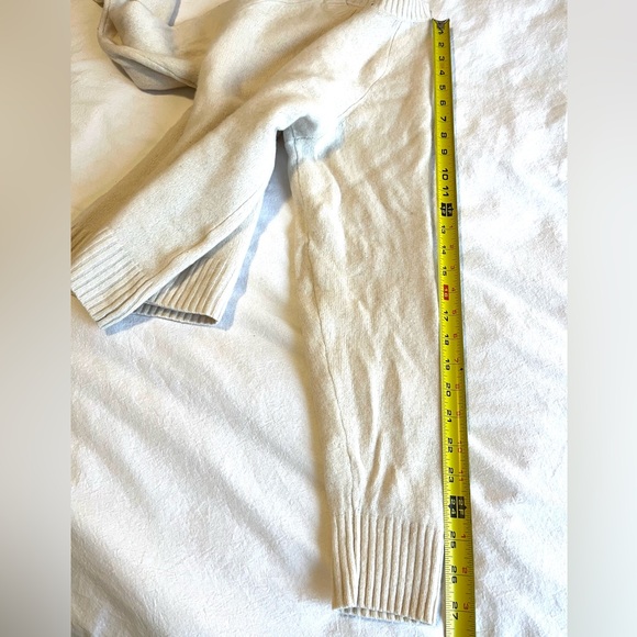 Uniqlo Women's Cream 100% Wool Crewneck Sweater Jumper Casual Classic, Size M - Picture 7 of 9